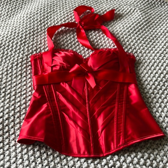 Red corset - Picture 1 of 3